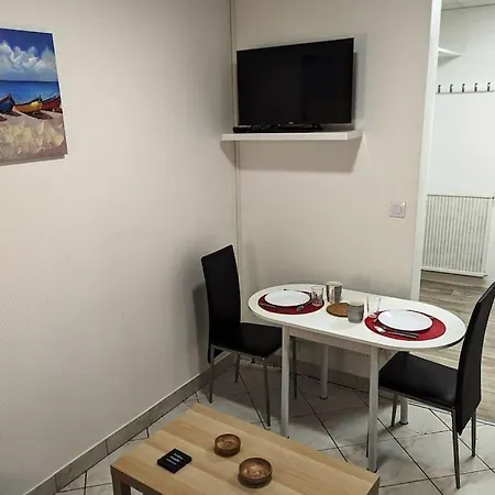 Paisible - Proche Palais Des Sports Et Zenith Apartmán