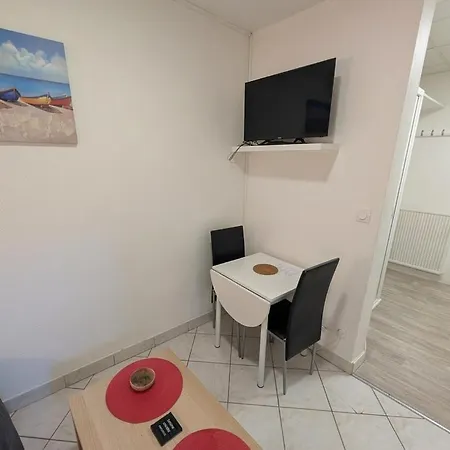 Paisible - Proche Palais Des Sports Et Zenith Appartement *